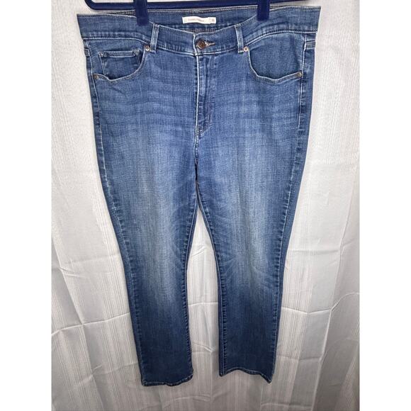 Levi's Jeans Women's Size 16 Classic Straight Med Wash American Classic Modern - Picture 1 of 7